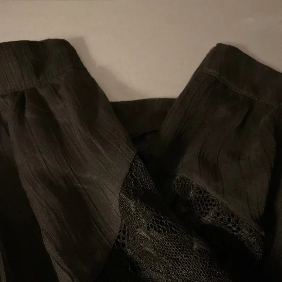 Simple elegance- high low semi transparent lacy black skirt - Picture 8 of 8